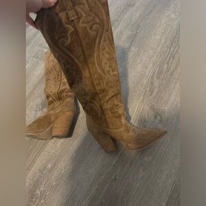 Steve Madden heeled cowgirl boots size 6